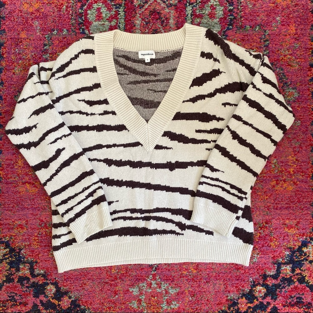 Superdown Tiger Stripe Knit V-Neck Sweater